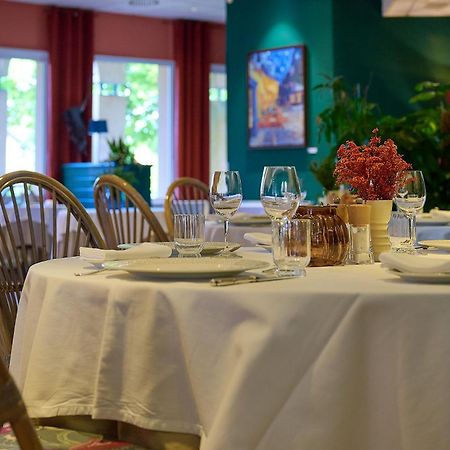 Logis L'Ermitage Hotel & Restaurant Saulges Экстерьер фото