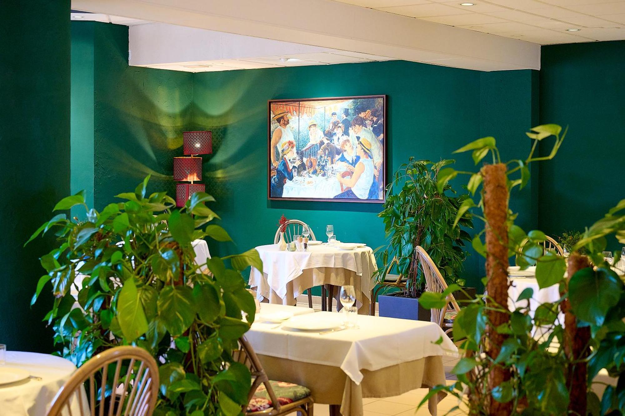 Logis L'Ermitage Hotel & Restaurant Saulges Экстерьер фото