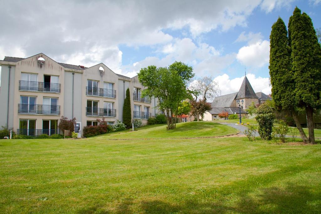 Logis L'Ermitage Hotel & Restaurant Saulges Экстерьер фото