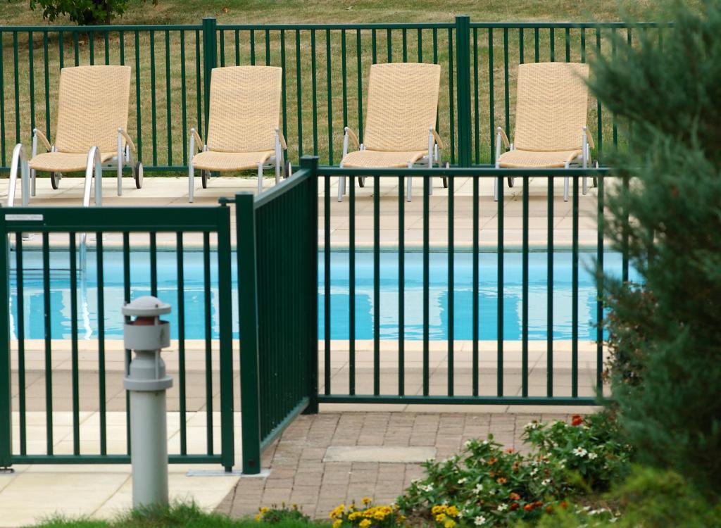 Logis L'Ermitage Hotel & Restaurant Saulges Экстерьер фото