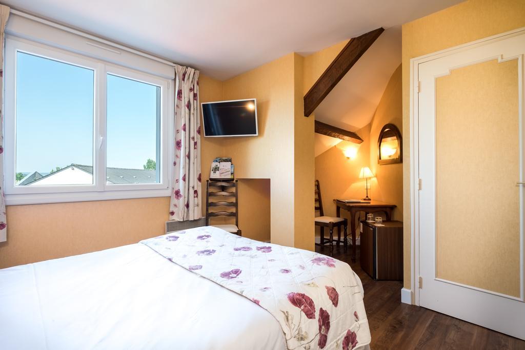 Logis L'Ermitage Hotel & Restaurant Saulges Экстерьер фото