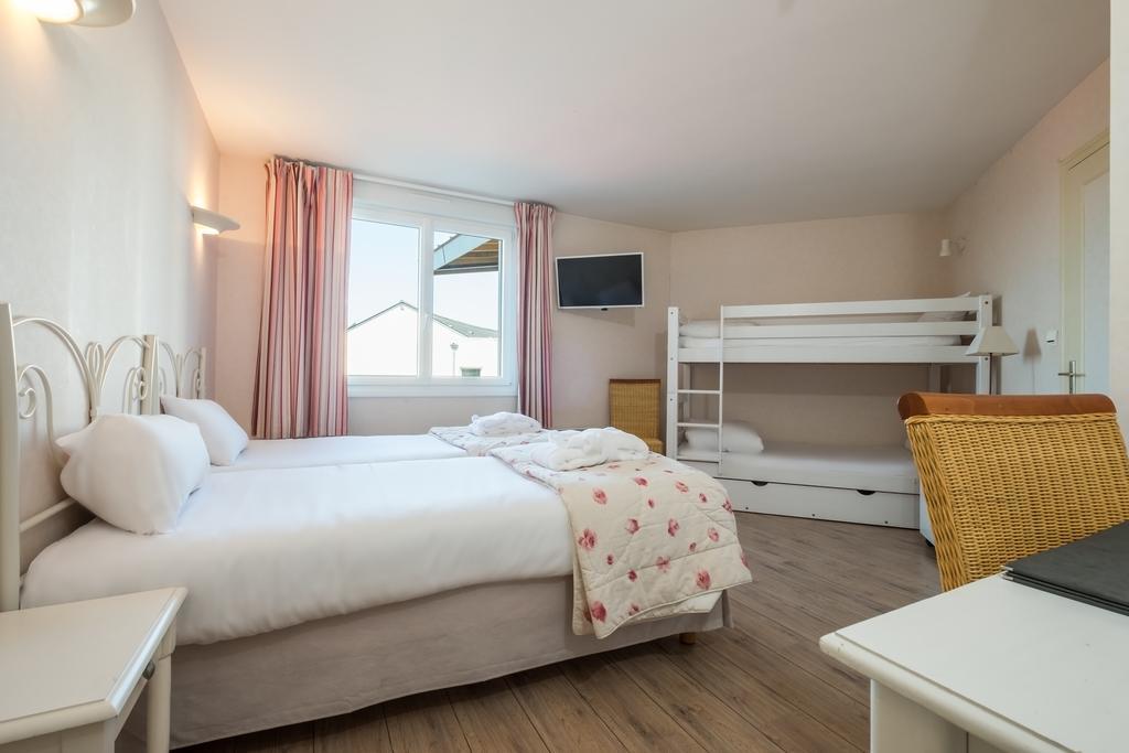 Logis L'Ermitage Hotel & Restaurant Saulges Экстерьер фото