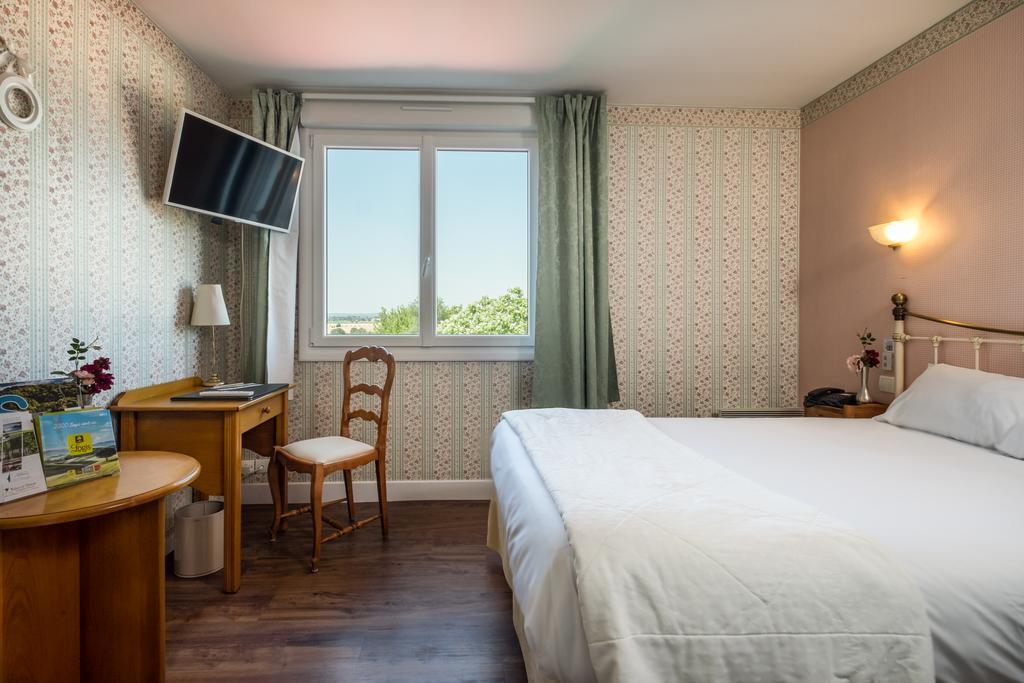 Logis L'Ermitage Hotel & Restaurant Saulges Экстерьер фото