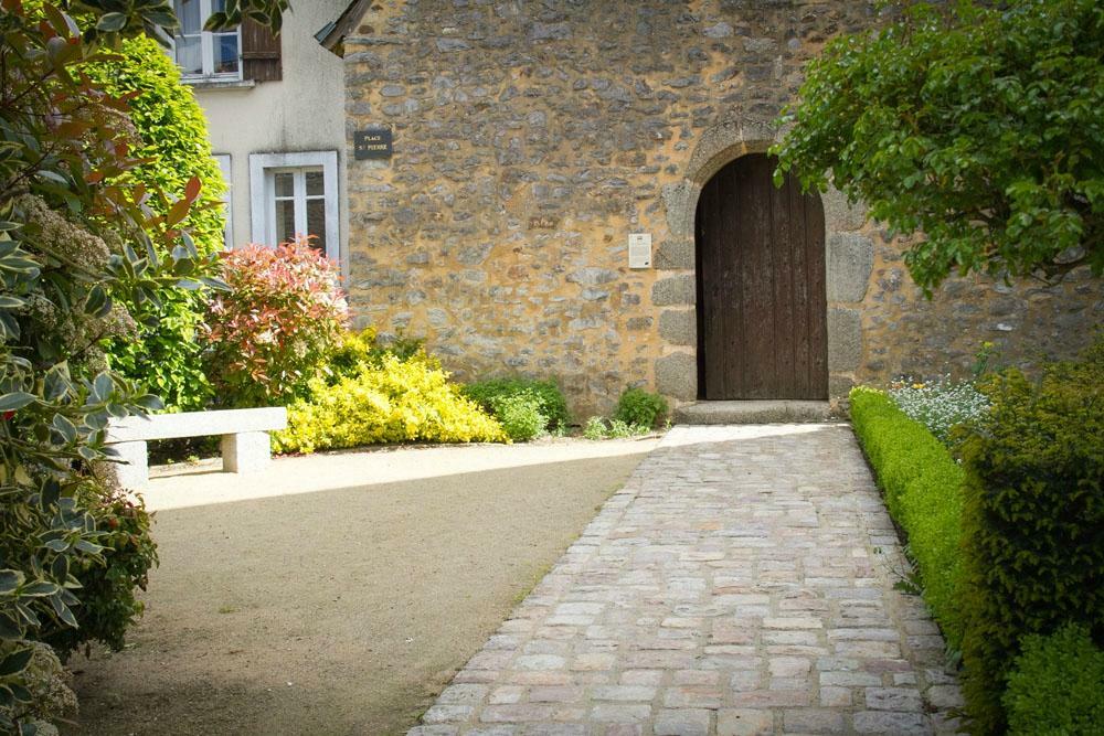 Logis L'Ermitage Hotel & Restaurant Saulges Экстерьер фото
